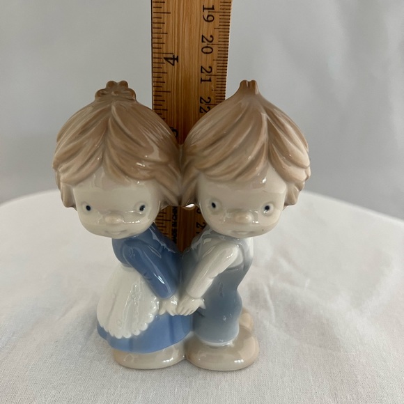 1980's Designer Collection Genuine Porcelain Figurine 4” Tall Boy and Girl. - Picture 2 of 7